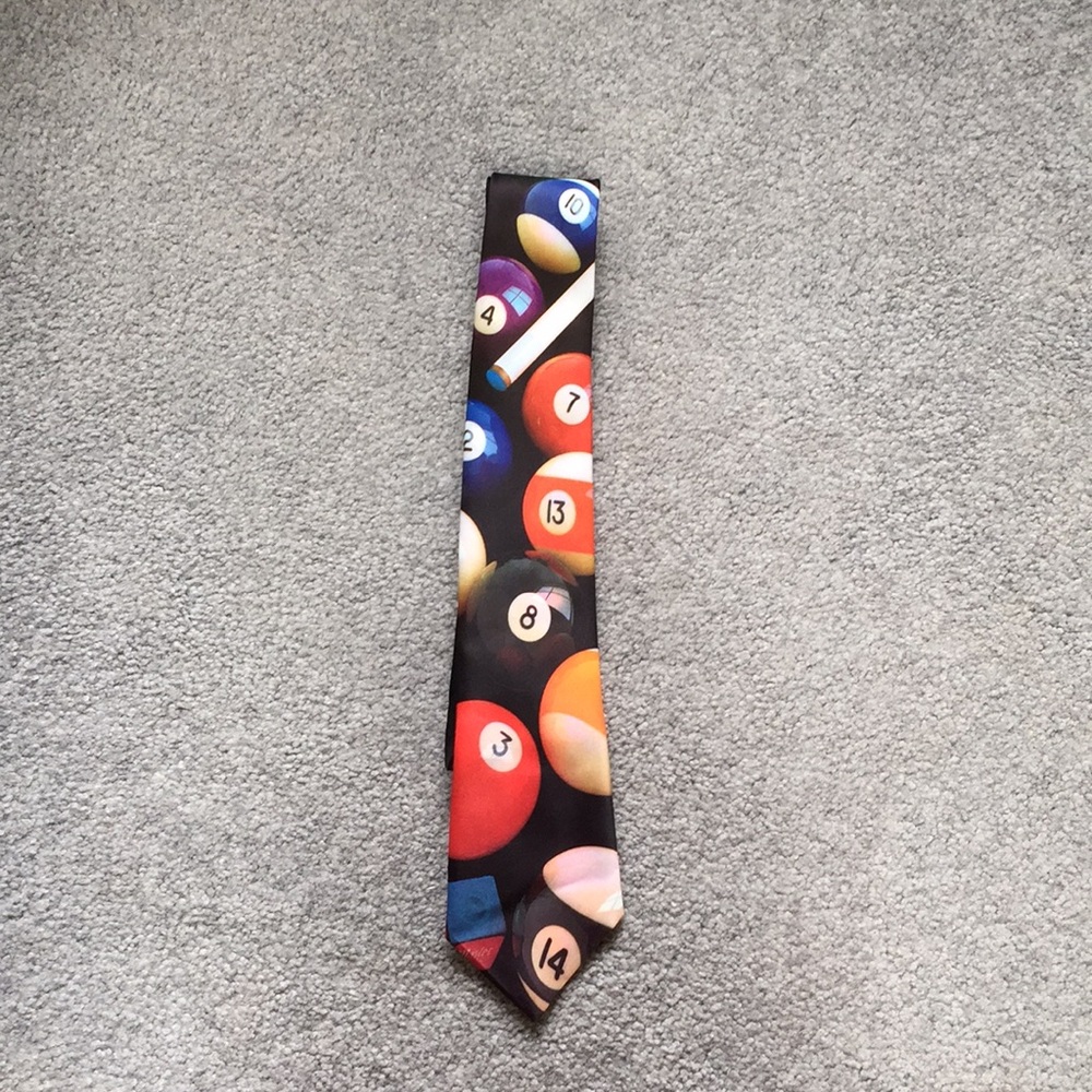 Pool balls tie